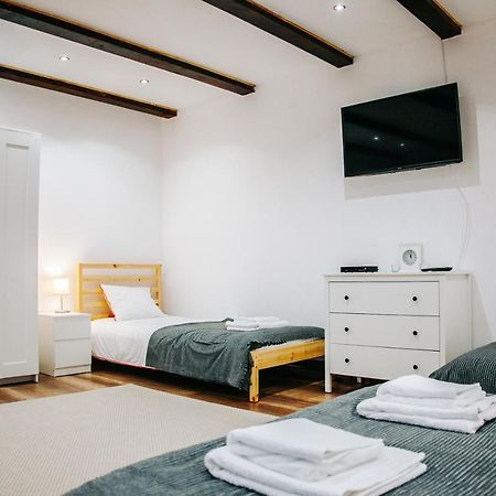 Kali Host Home Away From Home Targu-Mures Bagian luar foto