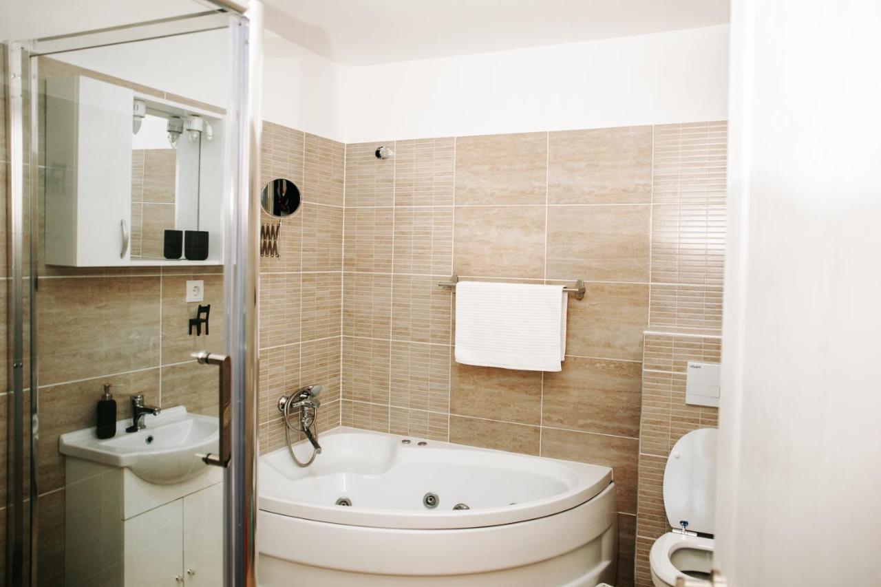 Kali Host Home Away From Home Targu-Mures Bagian luar foto