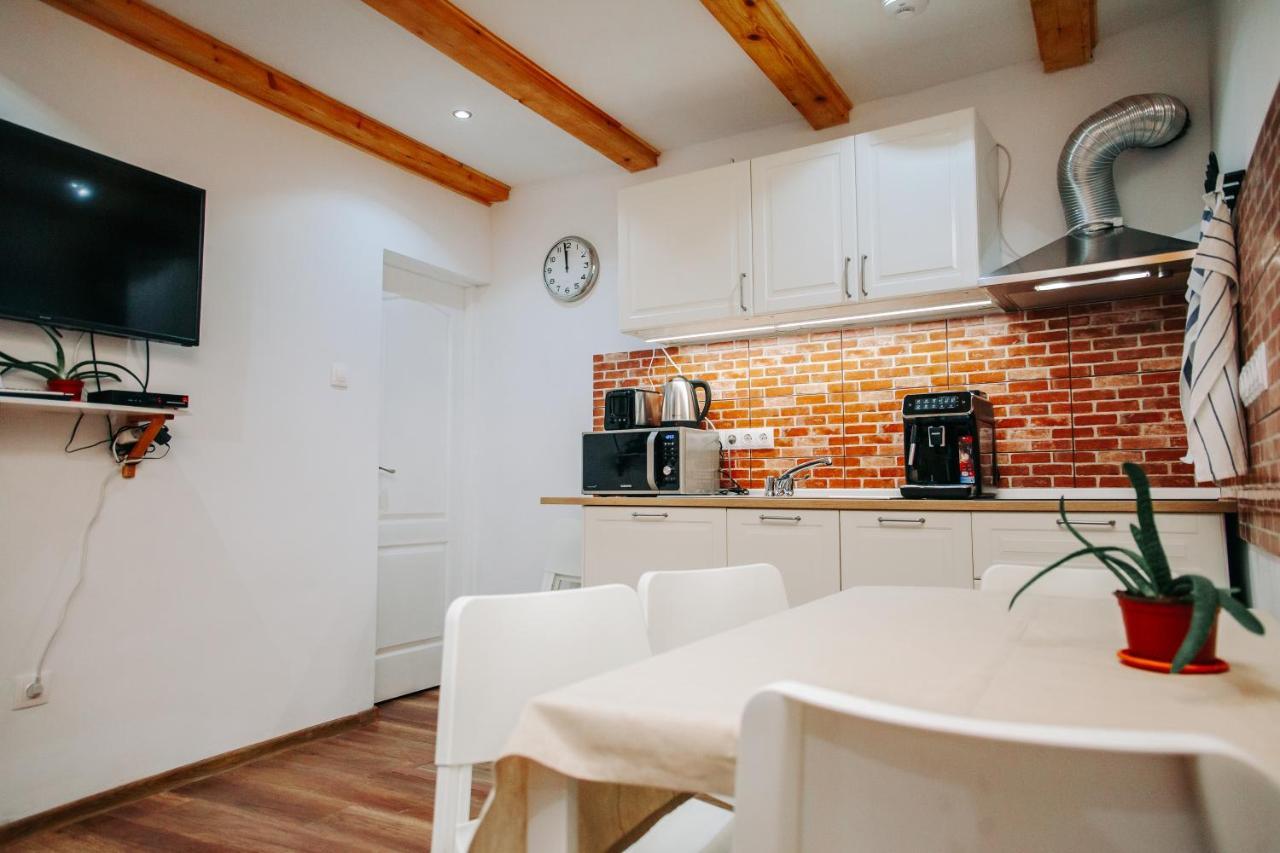 Kali Host Home Away From Home Targu-Mures Bagian luar foto